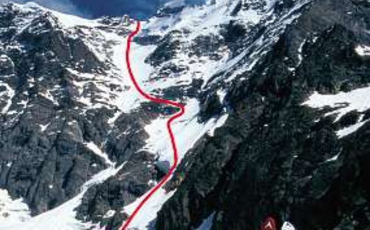 Extreme Skiabfahrt am Grossjoch