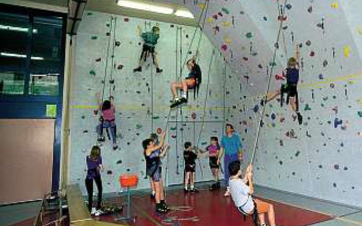 Klettern als Schulsport. Erfolgreiches «Rivella Climbing»-Projekt