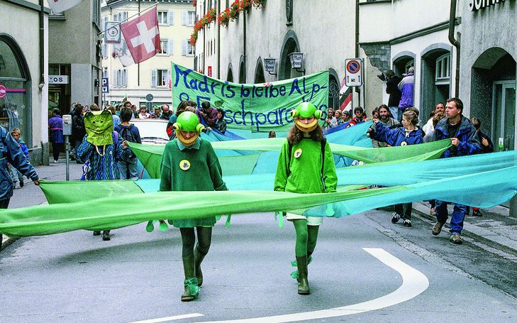 Protest im Froschkostüm