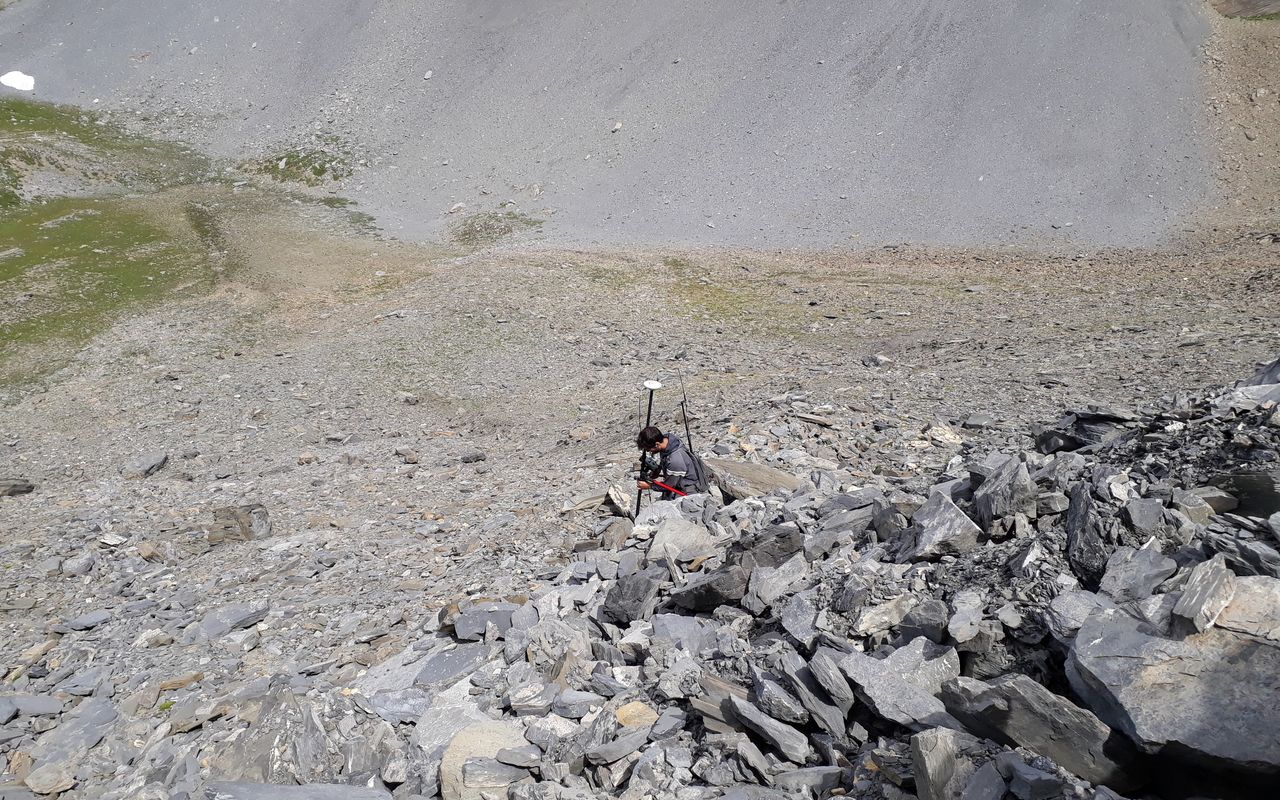 Mesures GPS sur le glacier rocheux de la Gemmi (VS).