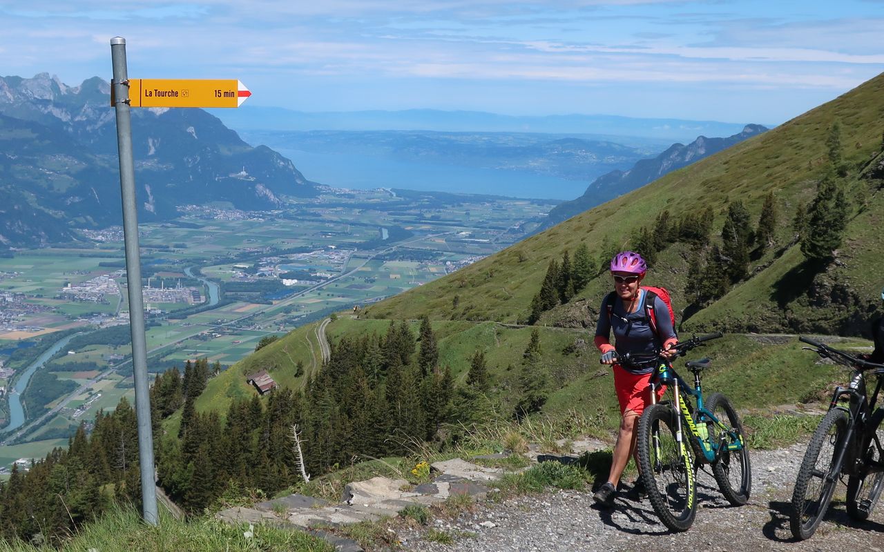 Combinez la maniabilité ludique d'un VTT avec la vivacité d'un vélo de  course avec le Gravel du Tour de Suisse